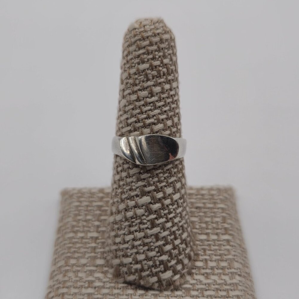 Size 7 Sterling Silver Abstract Cool Ring A1725